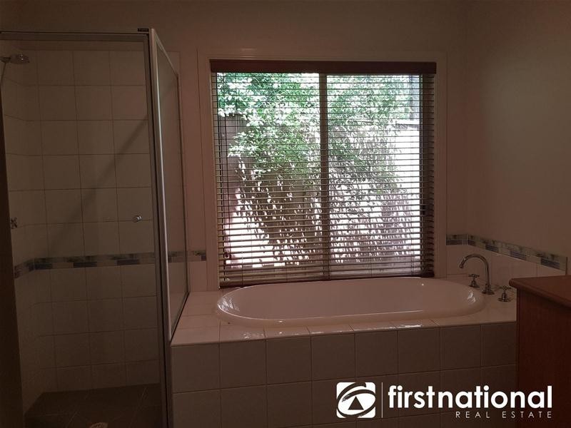 1 Glasshouse Court, Berwick VIC 3806