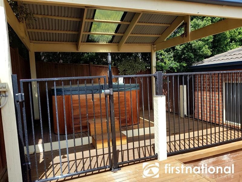 1 Glasshouse Court, Berwick VIC 3806