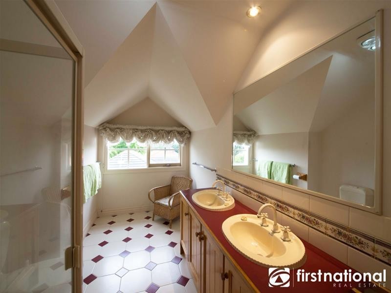 20 Vista Court, Berwick VIC 3806