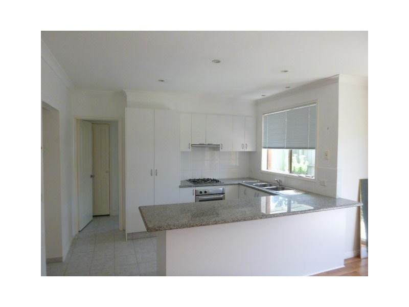 33 Warren Close, Narre Warren VIC 3805