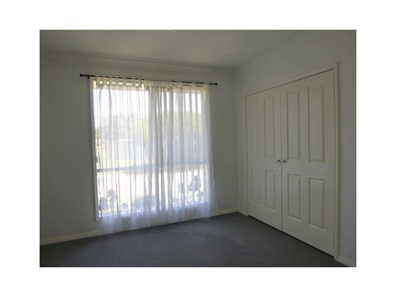 33 Warren Close, Narre Warren VIC 3805