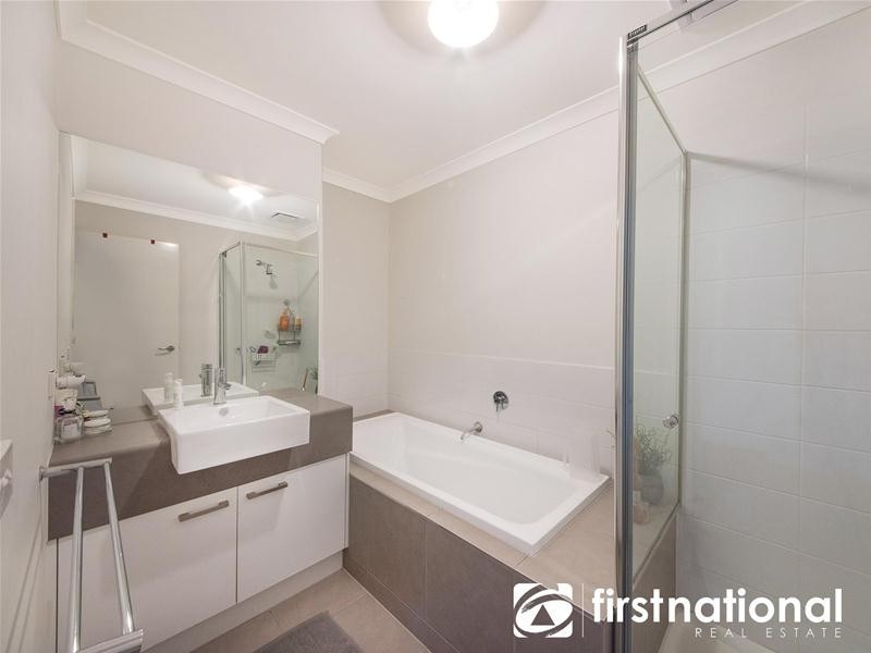 57 Atlantic Drive, Pakenham VIC 3810