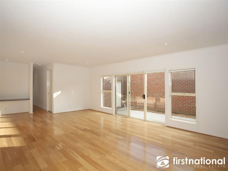 30 Edgeware Close, Pakenham VIC 3810