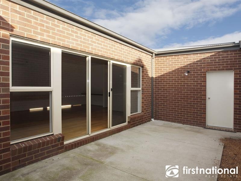 30 Edgeware Close, Pakenham VIC 3810