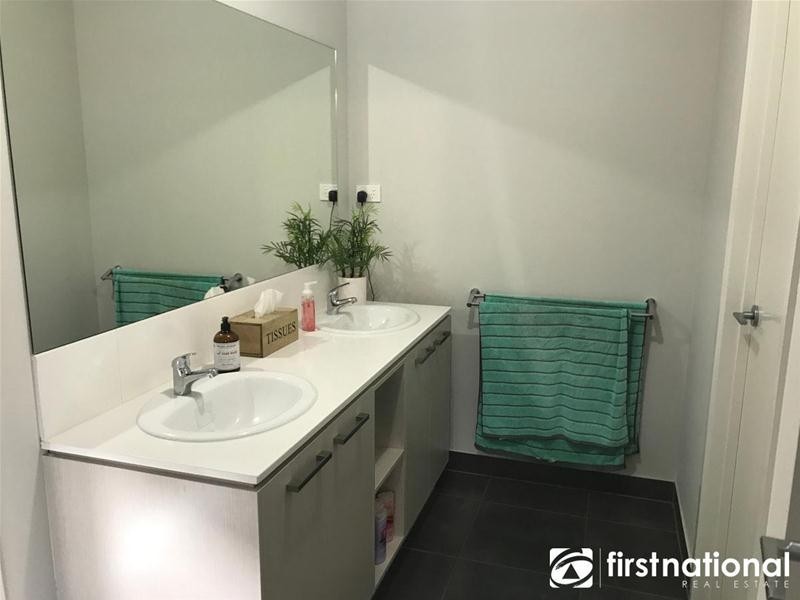 18 Glendora Avenue, Clyde VIC 3978