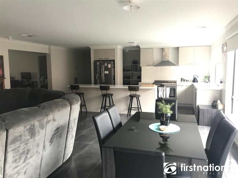 18 Glendora Avenue, Clyde VIC 3978