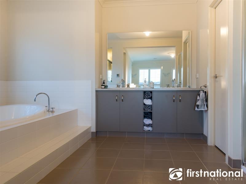 22 Kilburn Place, Pakenham VIC 3810