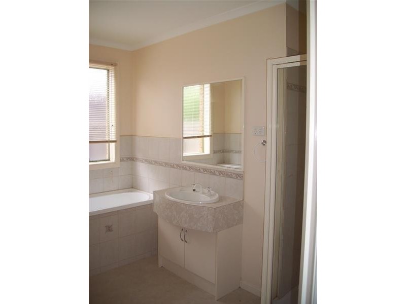 6 Baronessa Avenue, Narre Warren South VIC 3805