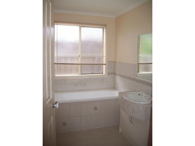 6 Baronessa Avenue, Narre Warren South VIC 3805