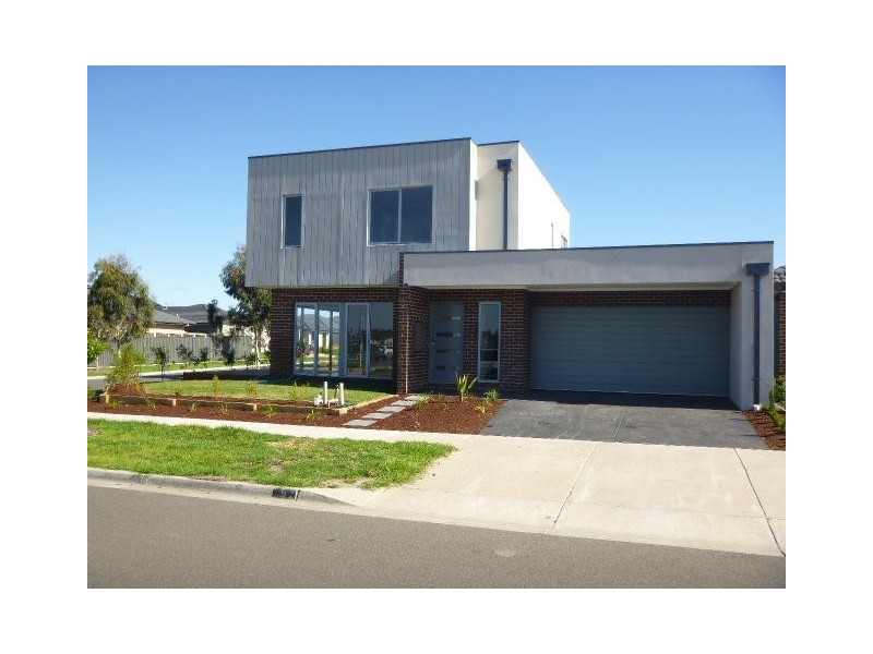 1/9 Bankton Avenue, Cranbourne East VIC 3977