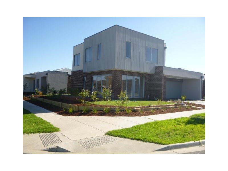1/9 Bankton Avenue, Cranbourne East VIC 3977