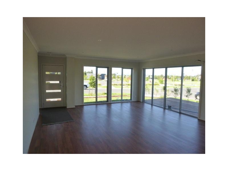 1/9 Bankton Avenue, Cranbourne East VIC 3977