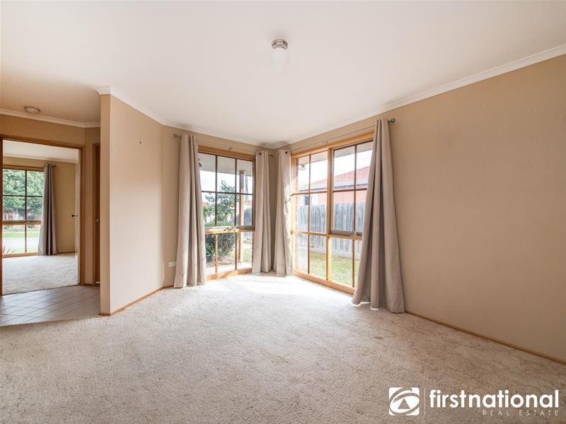 27 Lauren Drive, Hampton Park VIC 3976