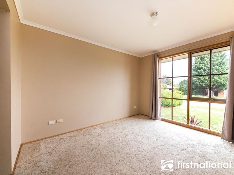 27 Lauren Drive, Hampton Park VIC 3976