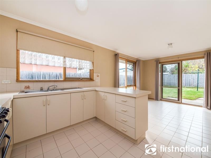 27 Lauren Drive, Hampton Park VIC 3976