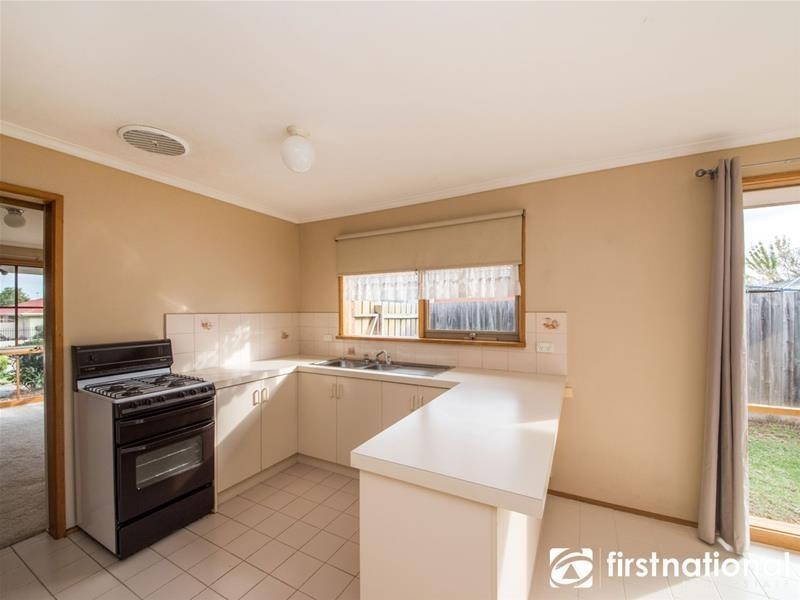 27 Lauren Drive, Hampton Park VIC 3976