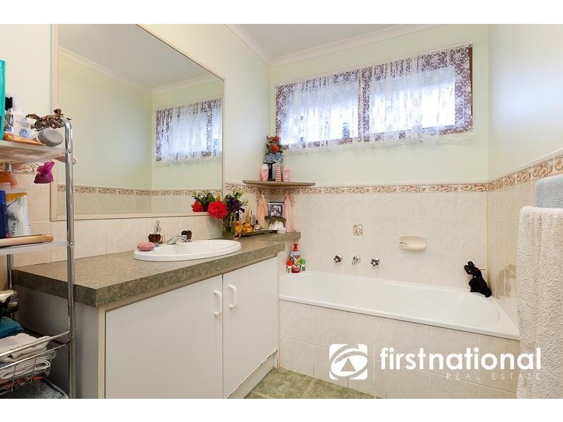 4 Simon Drive, Pakenham VIC 3810