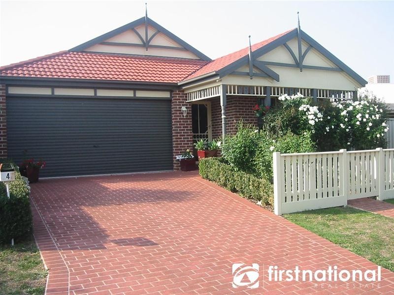 4 Cathedral Close, Pakenham VIC 3810