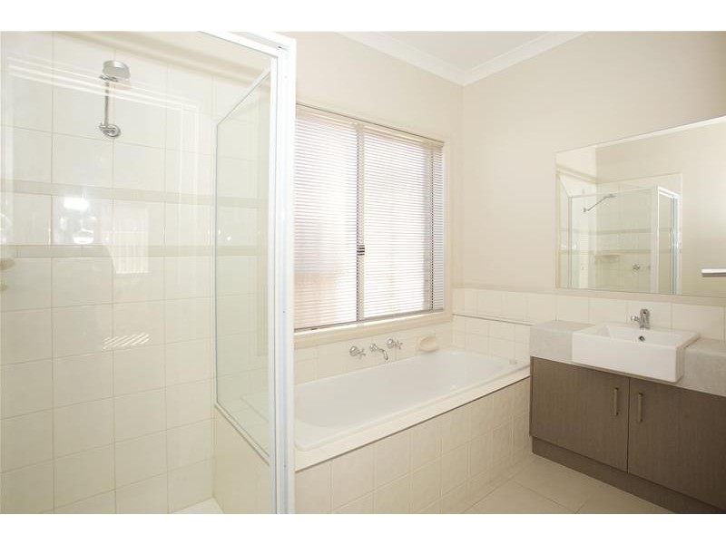 20 Lagoon Row, Officer VIC 3809