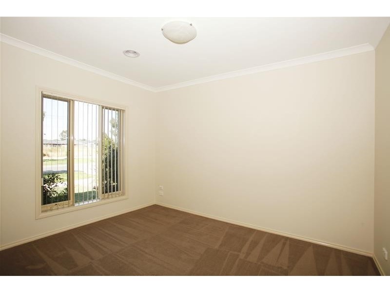 20 Lagoon Row, Officer VIC 3809