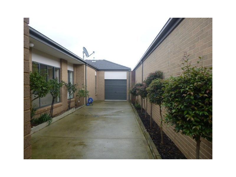 90 Springhill Drive, Cranbourne VIC 3977