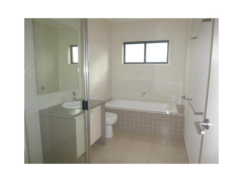 90 Springhill Drive, Cranbourne VIC 3977