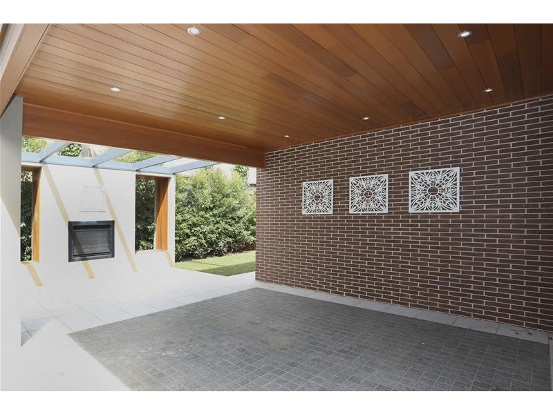 16 Holsteiner Terrace, Clyde North VIC 3978