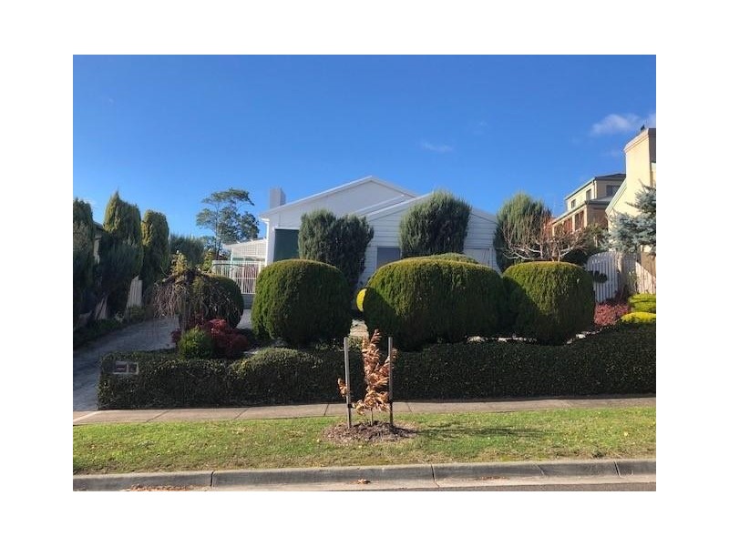 45 Lawrence Drive, Berwick VIC 3806