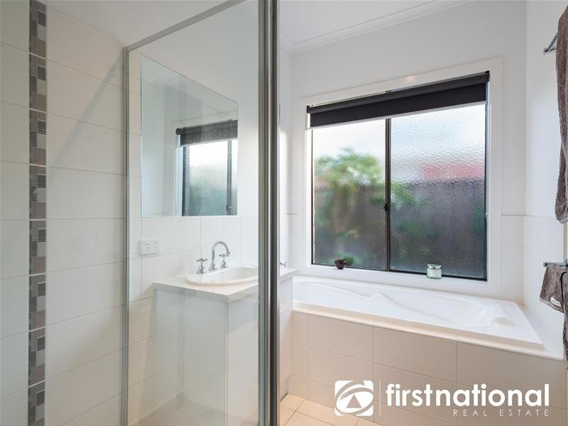 24 Nature Avenue, Officer VIC 3809