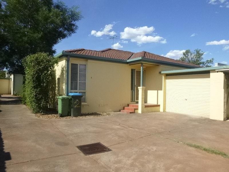 2/1 Daniher Close, Berwick VIC 3806