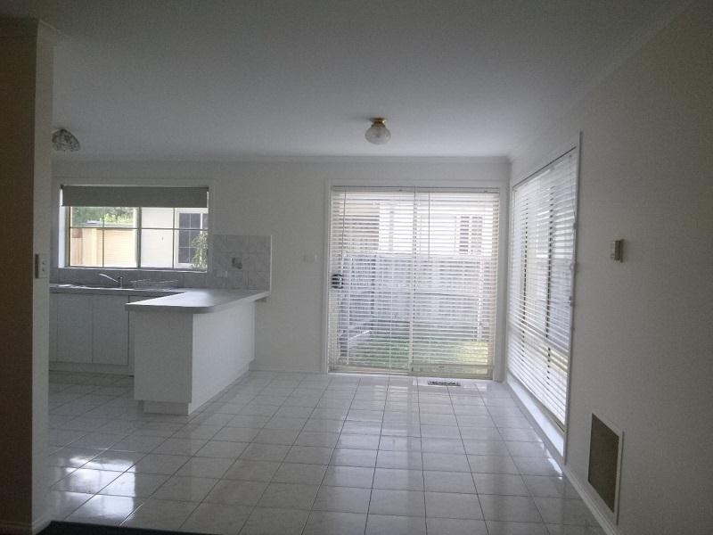 2/1 Daniher Close, Berwick VIC 3806