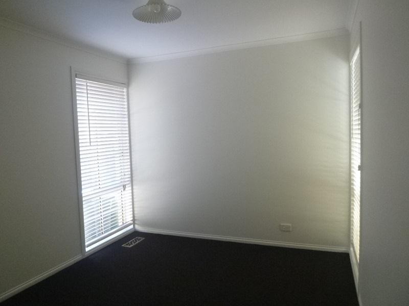 2/1 Daniher Close, Berwick VIC 3806