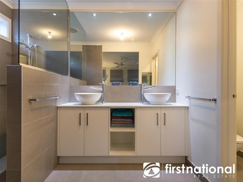 35 Villella Drive, Pakenham VIC 3810