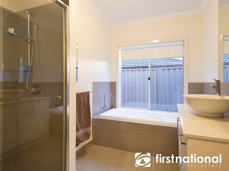 35 Villella Drive, Pakenham VIC 3810