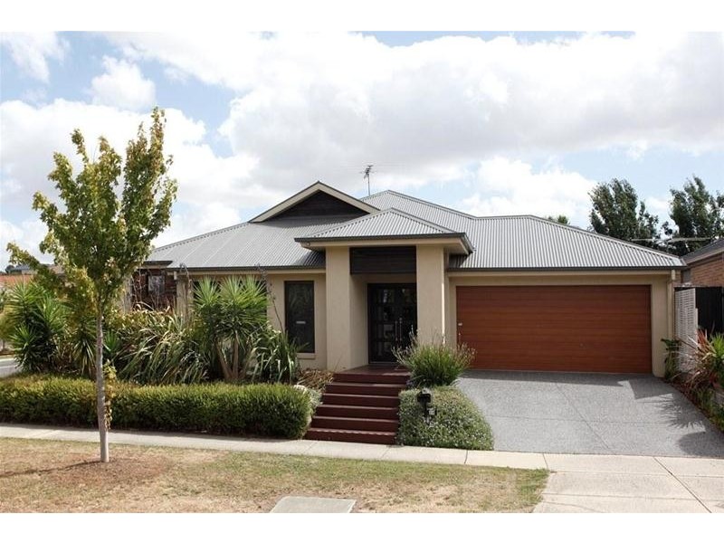 24 Chase Boulevard, Berwick VIC 3806