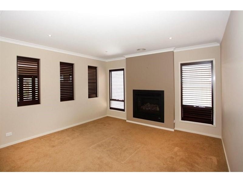 24 Chase Boulevard, Berwick VIC 3806