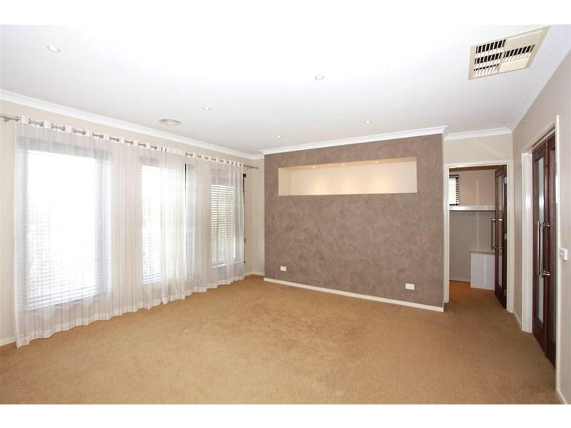 24 Chase Boulevard, Berwick VIC 3806