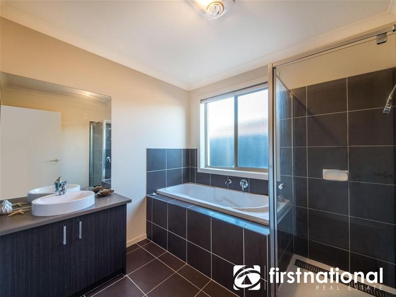 5 Alapont Close, Pakenham VIC 3810