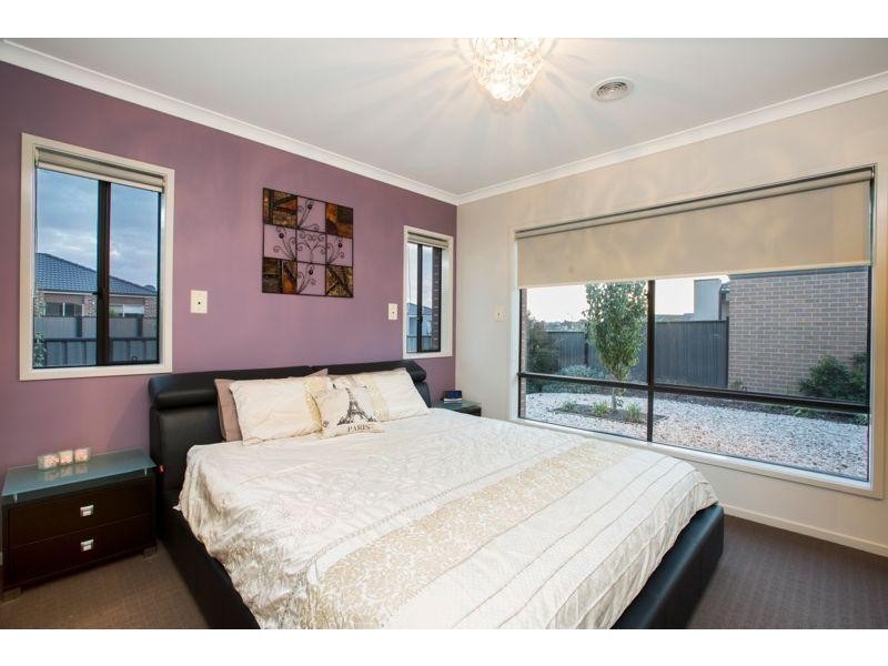 76 Selandra Boulevard, Clyde North VIC 3978