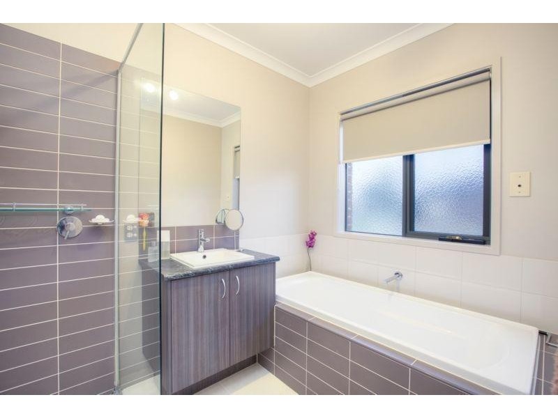 76 Selandra Boulevard, Clyde North VIC 3978