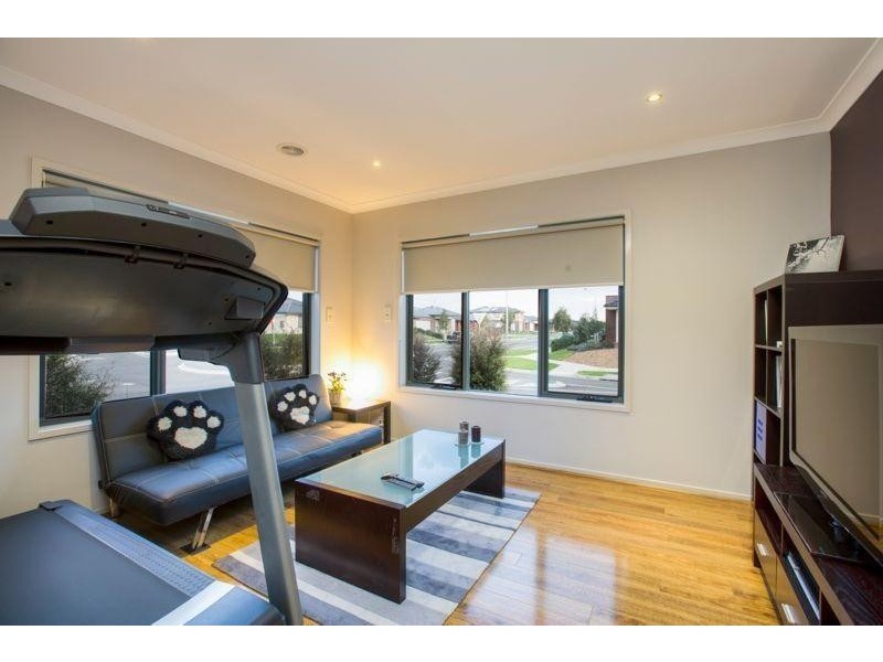 76 Selandra Boulevard, Clyde North VIC 3978