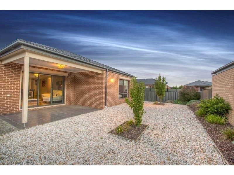 76 Selandra Boulevard, Clyde North VIC 3978
