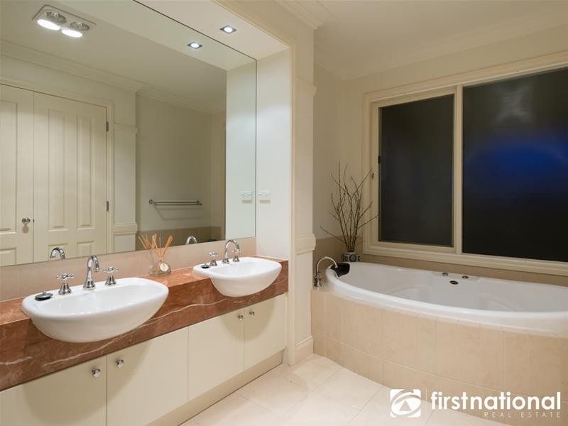 14-16 Cloverfield Close, Berwick VIC 3806