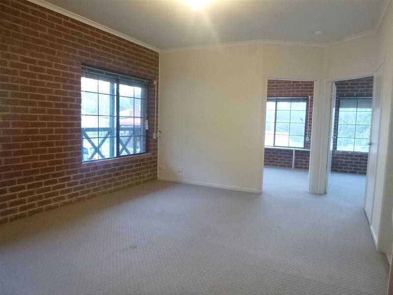 3/27 McBride Street, Cockatoo VIC 3781