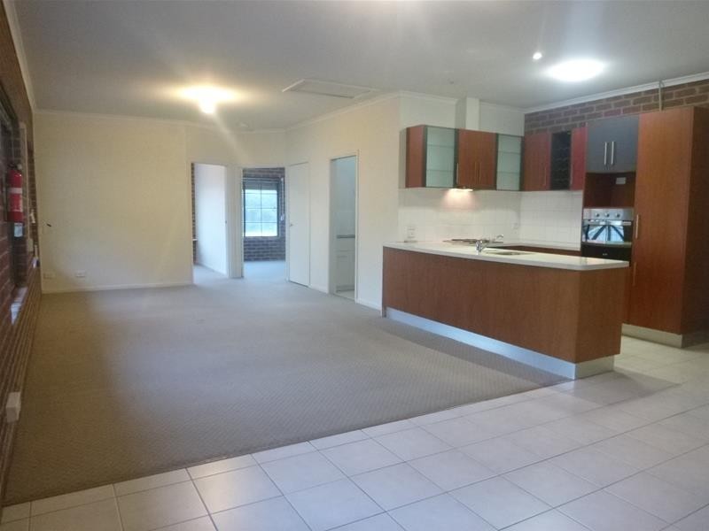 3/27 McBride Street, Cockatoo VIC 3781