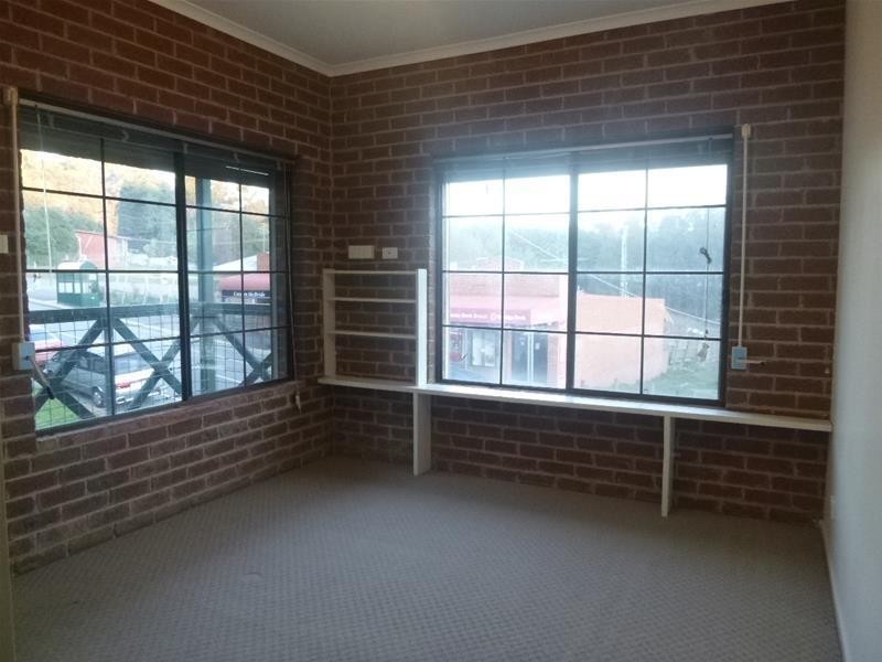 3/27 McBride Street, Cockatoo VIC 3781