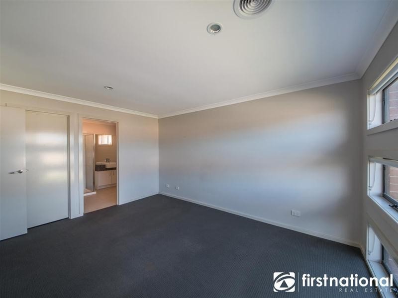 5 Markbeech Crescent, Officer VIC 3809