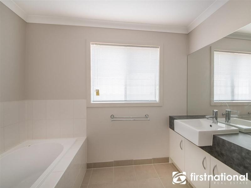 5 Markbeech Crescent, Officer VIC 3809