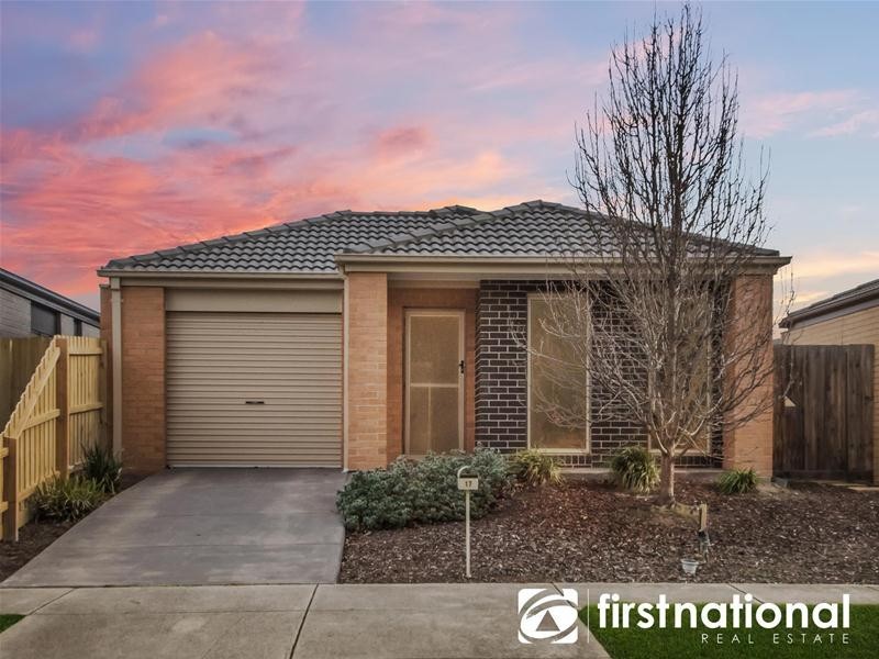 17 Caitlin Drive, Pakenham VIC 3810