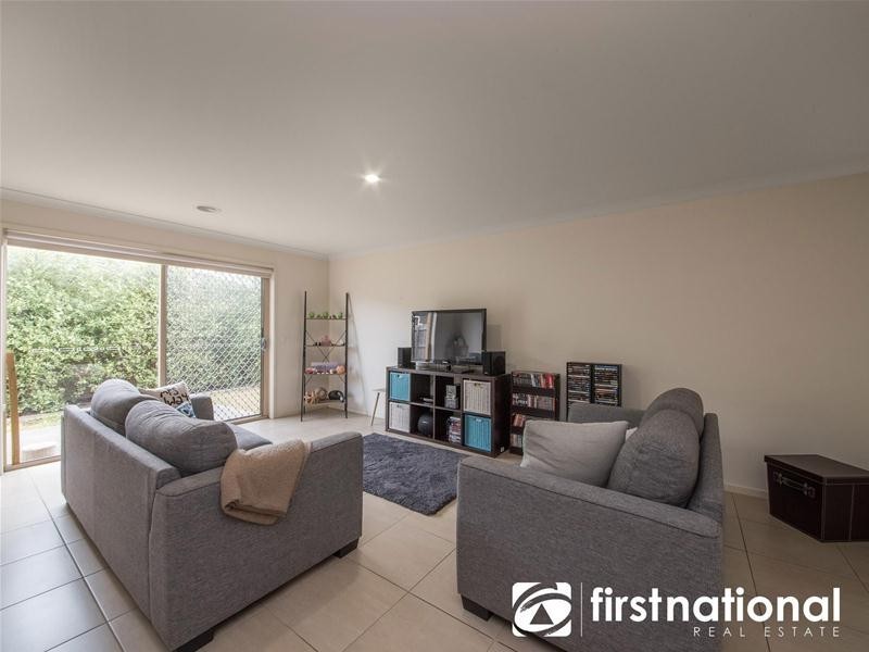 17 Caitlin Drive, Pakenham VIC 3810